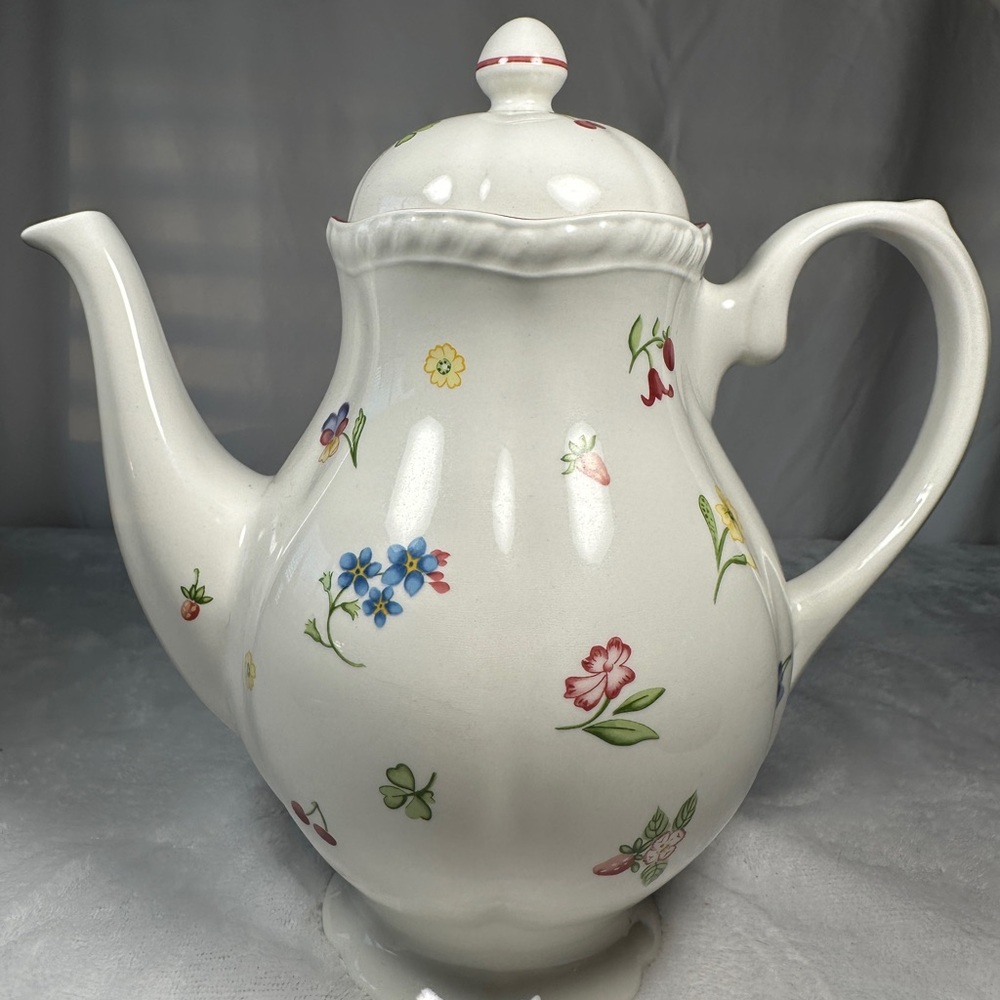177 Fleurette Floral/Fruit Fine English Johnson Brothers Porcelain Coffee Teapot